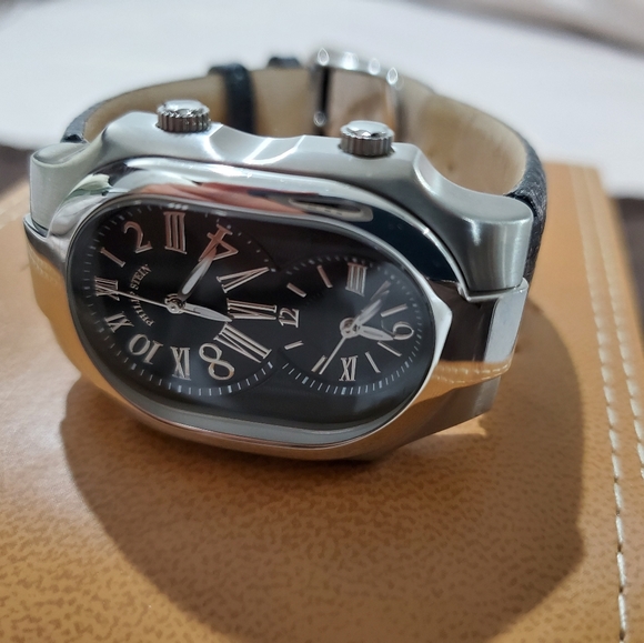 Watch - Picture 14 of 16